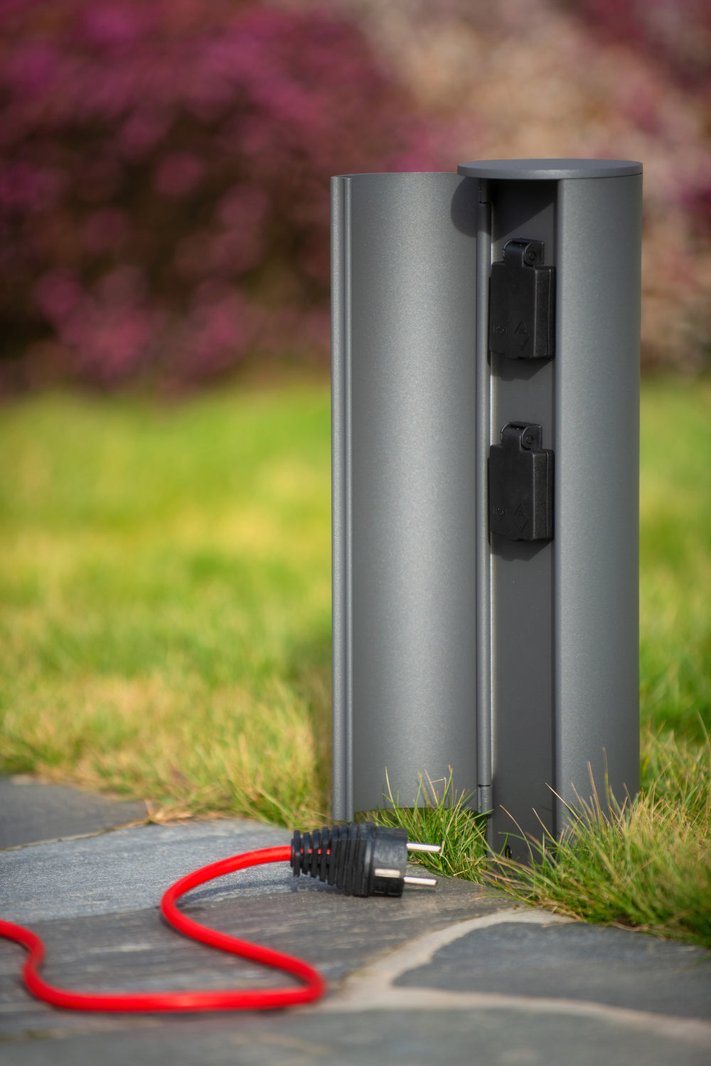 Lucide borne de prise de courant extérieure IP44, prises avec terre Type F, finition aluminium anthracite, hauteur 40cm