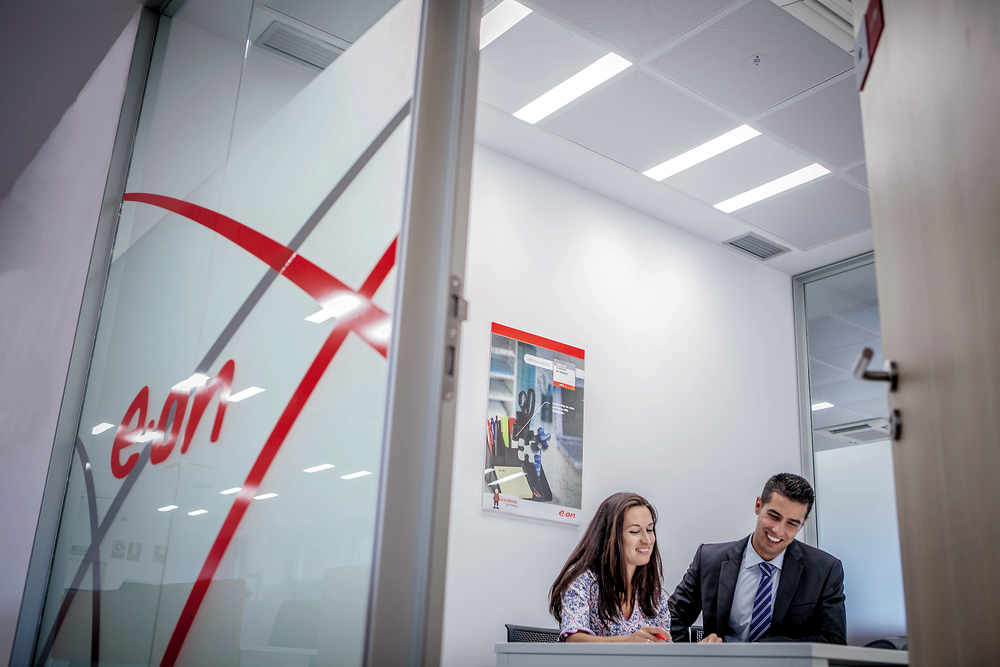 Philips CoreLine Panneau LED encastré, 31W 37W 43W, 4000K Blanc neutre, 3100-4300 lumens, Gradable DALI, IP20/44, 597x597mm